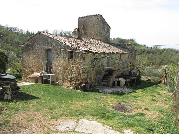 Casa con 20 locali in vendita in Todi