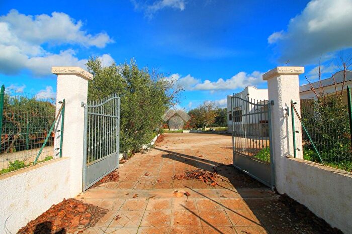 Casa con 5 locali in vendita in Ostuni
