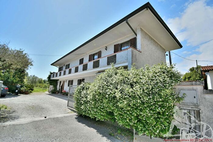 Casa con 10 locali in vendita in Pietrasanta