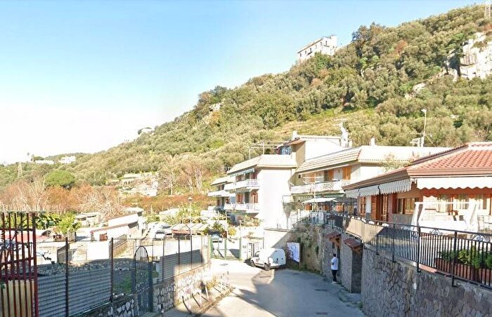 Appartamento trilocale in affitto in Via Bonea, Centro, Vico Equense