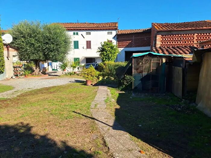 Casa con 6 locali in vendita in Capannori