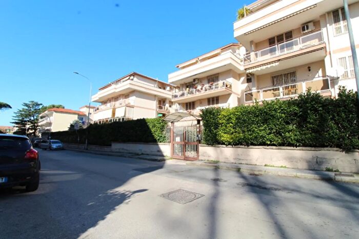 Appartamento quadrilocale in vendita in Via Giuseppe De Falco, Caserta