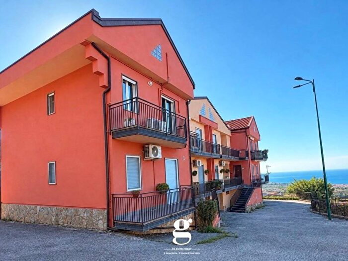 Appartamento trilocale in vendita in Località Serra snc, Centro, Casal Velino