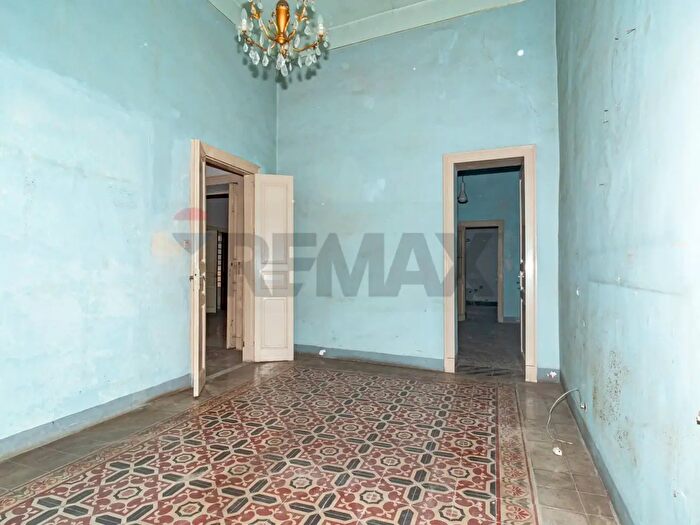 Casa con 7 locali in vendita in Via Umberto Primo, Piedimonte Etneo