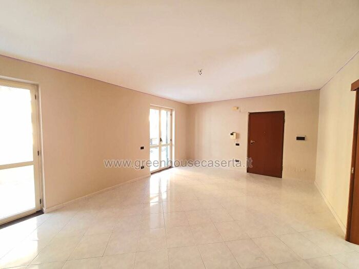Appartamento quadrilocale in affitto in Via Campania, Tredici, Caserta