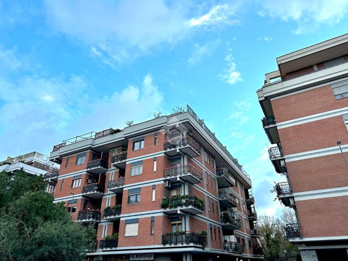 Appartamento trilocale in vendita in Viale dei Promontori, Roma