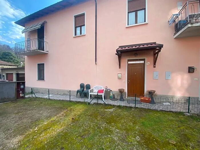 Appartamento bilocale in vendita in Via Vittorio Veneto, Azzate