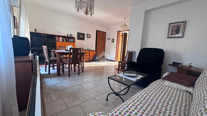 Appartamento con 5 locali in vendita in Via Guglielmo Nicastro, Ragusa