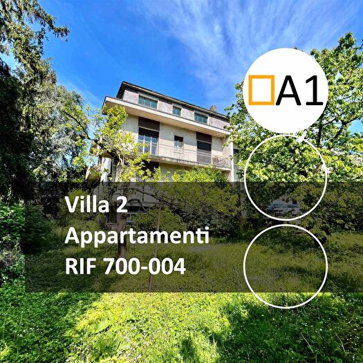 Casa con 8 locali in vendita in Mariano Comense, Mariano Comense