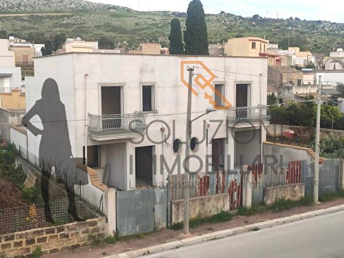 Appartamento con 6 locali in vendita in Via Zara, Custonaci