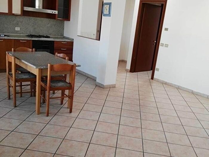 Appartamento trilocale in affitto in Via Luciano Manara, Centro, Lainate
