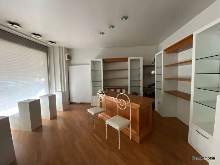 Casa con 11 locali in vendita in Piazza Fanfulla, Traversetolo