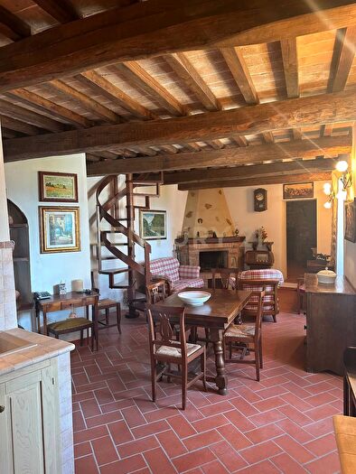 Appartamento con 5 locali in vendita in Via Porta San Francesco, Cinigiano