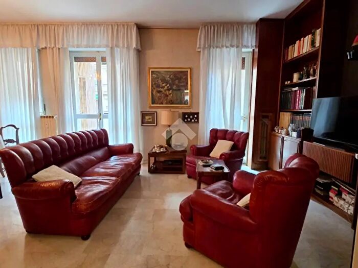 Appartamento quadrilocale in vendita in Via Privata Carlo Antonio Carlone, Milano