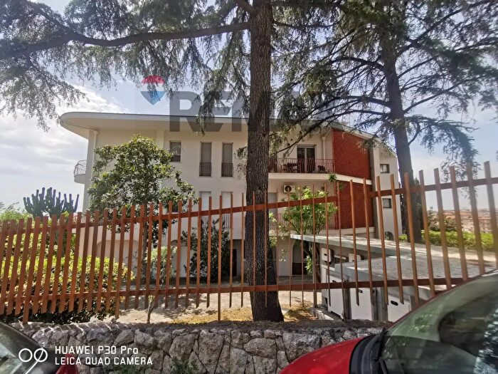Appartamento con 7 locali in affitto in Via Luigi Einaudi, SantAgata Li Battiati