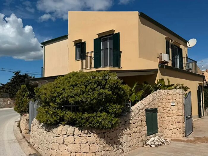 Casa quadrilocale in vendita in Via del Laghetto, Modica