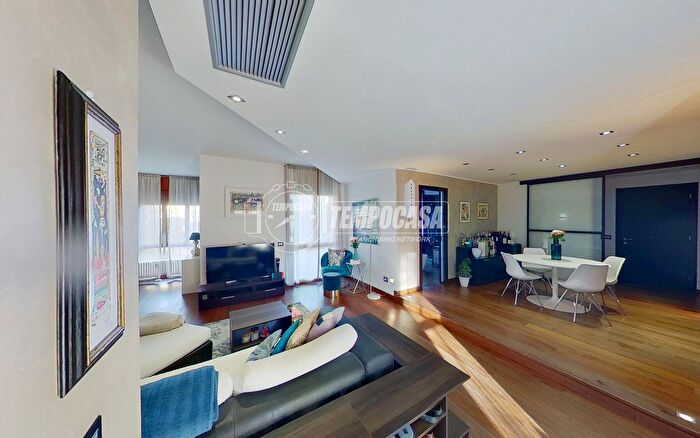 Appartamento trilocale in vendita in Via Enrico Cialdini, Meda