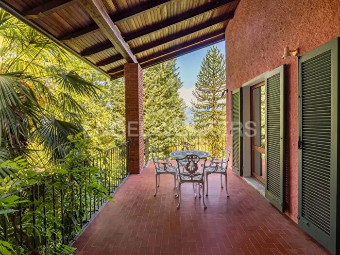 Casa quadrilocale in vendita in Via Sartoretti, Miasino