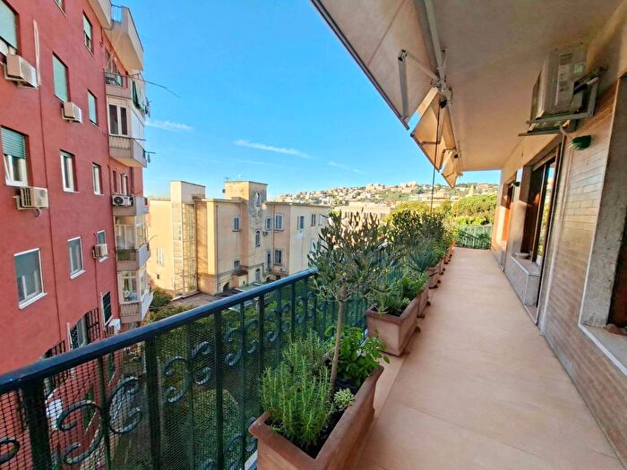 Appartamento con 5 locali in affitto in Via Francesco Crispi, Piazza Amedeo Parco Margherita, Napoli