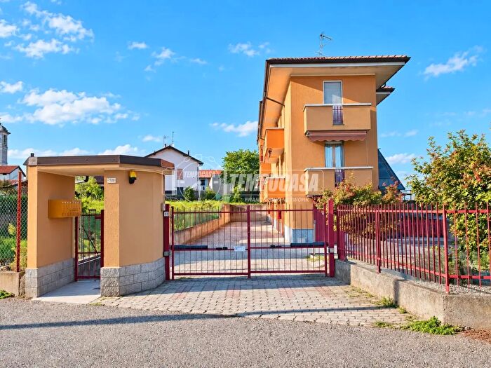 Appartamento trilocale in vendita in Via alla Chiesa, Novara