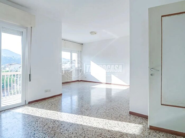 Appartamento trilocale in vendita in Via Bottacchi B, Luino
