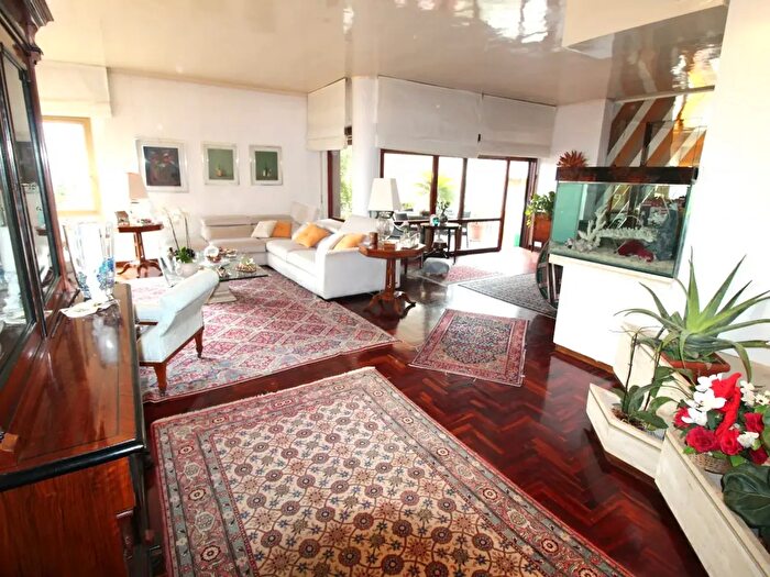 Appartamento quadrilocale in vendita in Via Calvi dellUmbria, Roma