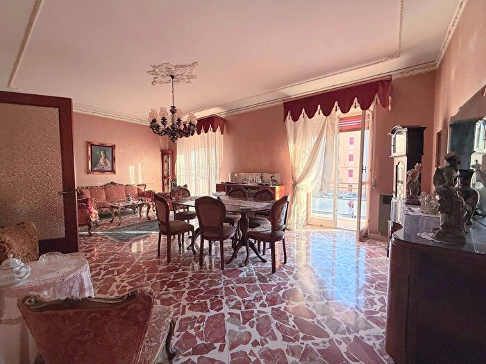 Appartamento quadrilocale in vendita in Via San Metodio, Siracusa