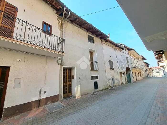 Casa quadrilocale in affitto in Via Vittorio Emanuele II, Palazzo Canavese