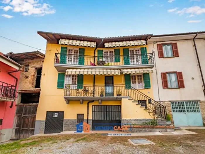 Casa quadrilocale in vendita in Via Roma, Murazzano