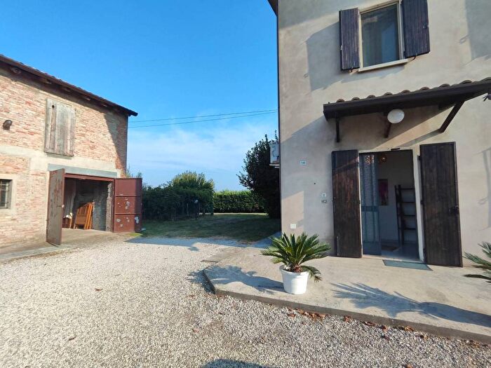 Appartamento quadrilocale in affitto in Via Minelli, Frazioni Nord, Cento