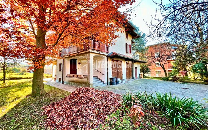 Casa con 7 locali in vendita in Via Ada Negri Monticello, Monticello Brianza