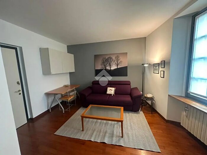 Appartamento bilocale in affitto in Via dei Fabbri, Milano