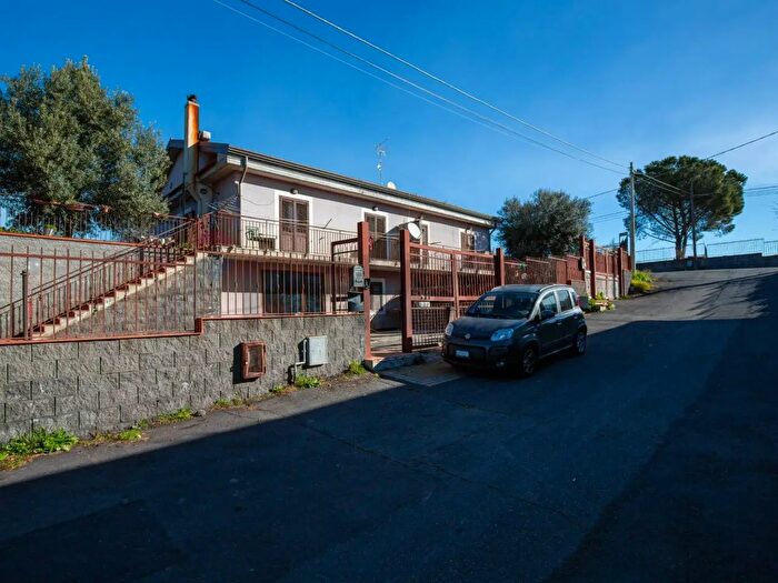 Casa con 7 locali in vendita in Via Aosta, Mascalucia