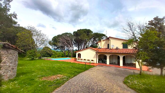 Casa con 10 locali in vendita in Via Colle Barucci Barberino di Mugello, Barberino Di Mugello