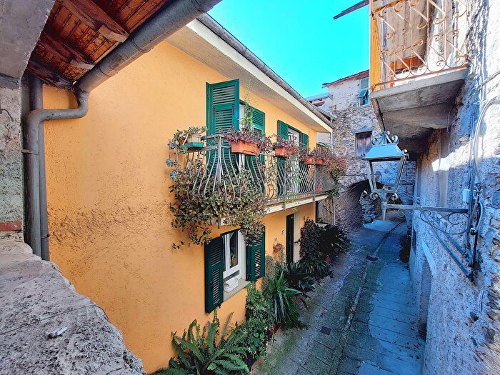 Casa quadrilocale in vendita in Via Palestro, Cosio Di Arroscia