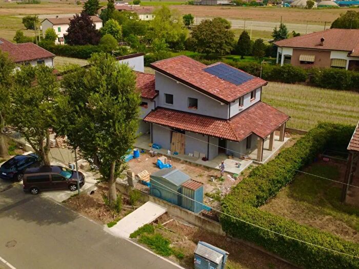 Casa con 6 locali in vendita in Strada Cascinagrossa, Alessandria
