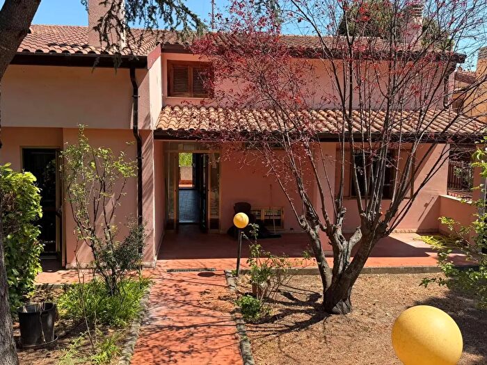 Casa con 9 locali in vendita in Perugia