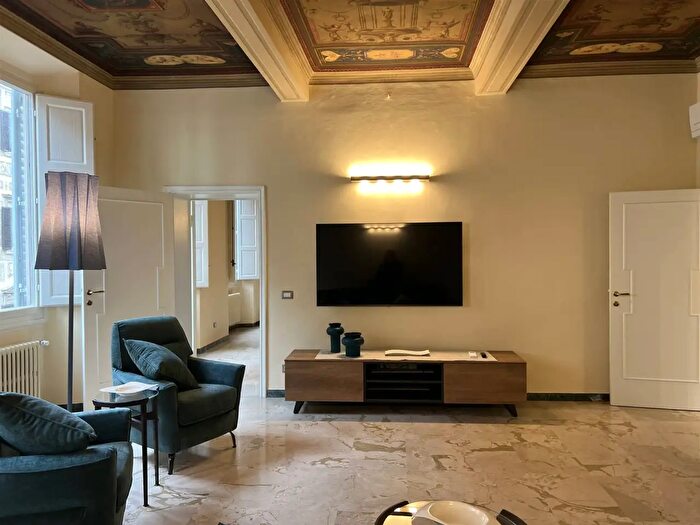 Appartamento con 5 locali in affitto in Firenze