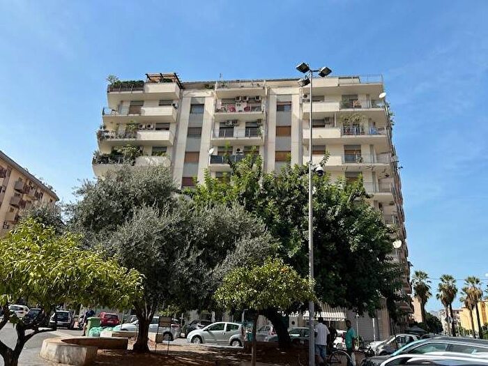 Appartamento quadrilocale in affitto in Piazza Francesco Paolo Tosti, Malaspina, Palermo