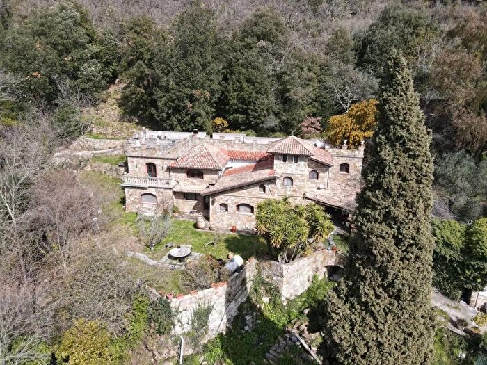 Casa con 8 locali in vendita in Strada Suseneo Inferiore SNC Sanremo, Sanremo