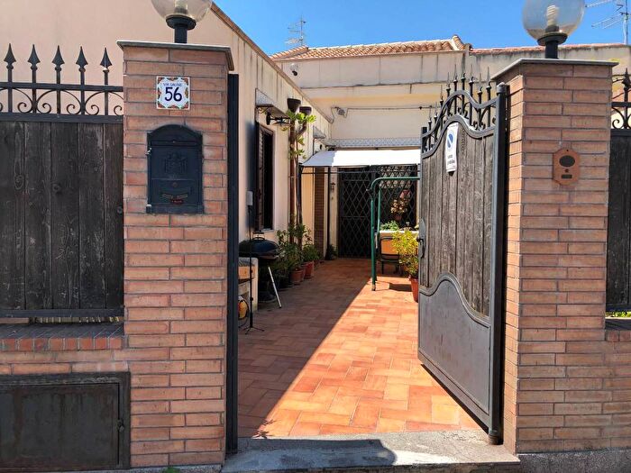 Appartamento quadrilocale in affitto in Via Saline, Mondello Valdesi, Palermo