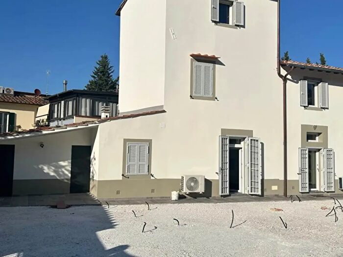 Appartamento trilocale in affitto in Firenze