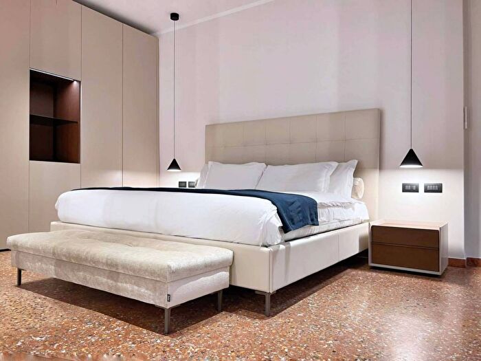 Appartamento quadrilocale in affitto in Via Santo Stefano, Santo Stefano, Bologna