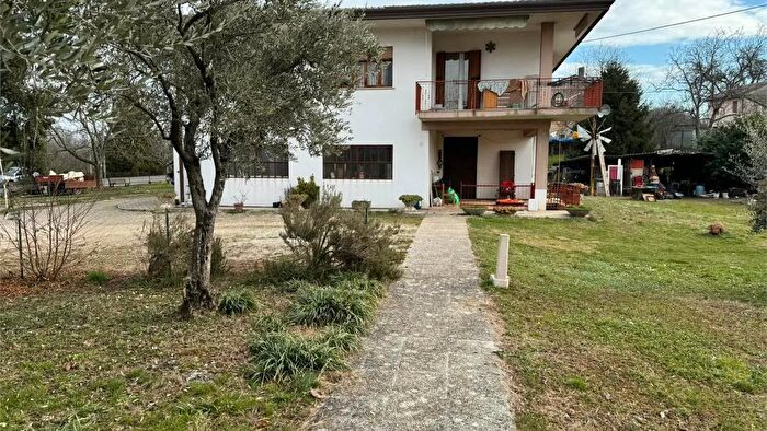Casa con 10 locali in vendita in Nervesa della Battaglia Via Luigi Lama, Montebelluna