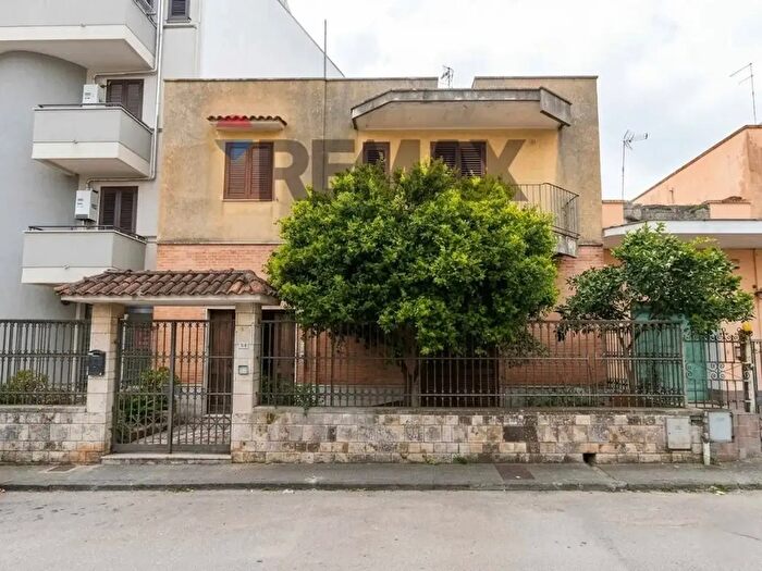 Casa con 6 locali in vendita in Via San Pietro in Lama, Lequile