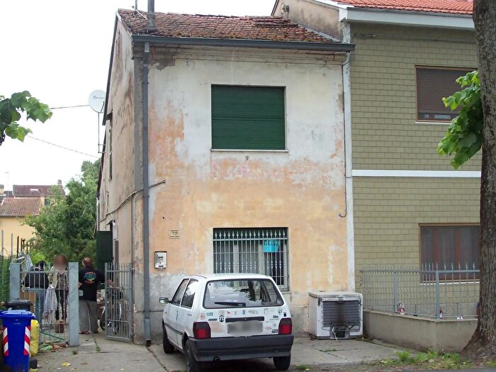 Casa con 6 locali in vendita in Strada Paganina, Roccabianca