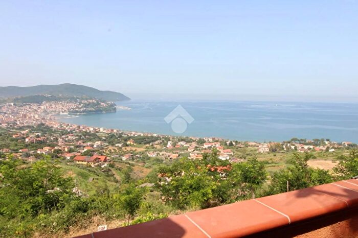 Appartamento trilocale in vendita in Via De Curtis, Agropoli