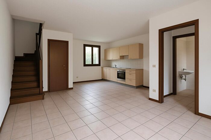 Casa con 6 locali in vendita in Via Chiesa, Zermeghedo