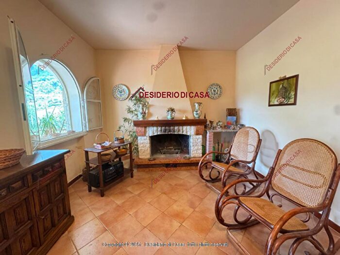 Appartamento quadrilocale in vendita in Via Ferrovia East Altofonte Pa Italia, Altofonte