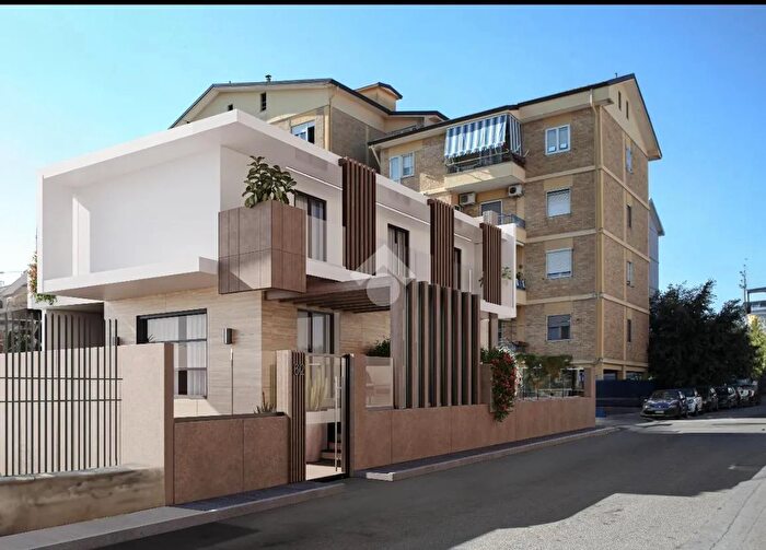 Casa con 5 locali in vendita in Via Publio Ovidio Nasone, Aversa